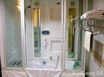 Dongfang Hotel 3*